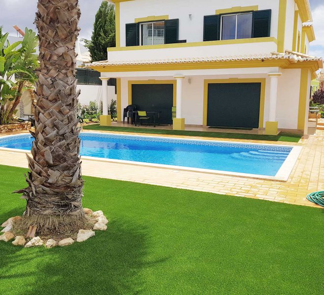 swimming-pool-in-garden